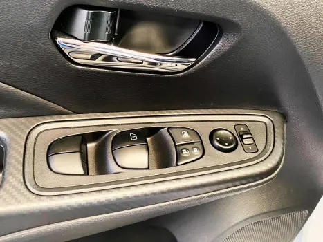 NISSAN Versa Sedan 1.6 16V 4P FLEX ADVANCE XTRONIC AUTOM�TICO CVT, Foto 8