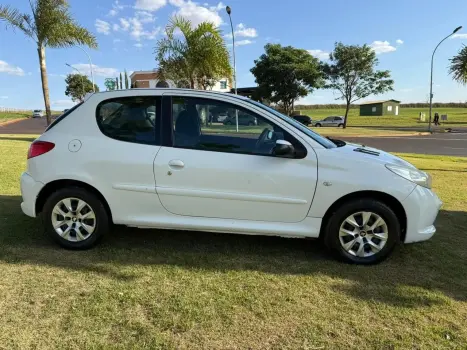 PEUGEOT 207 Hatch 1.4 4P XR FLEX, Foto 2