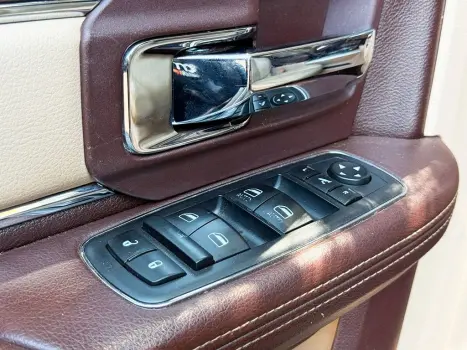 RAM 2500 6.7 I6 24V SLT CABINE DUPLA TURBO DIESEL LARAMIE 4X4 AUTOMTICO, Foto 9