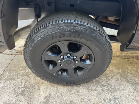RAM 2500 6.7 I6 24V SLT CABINE DUPLA TURBO DIESEL NIGHT EDITION 4X4 AUTOM�TICO, Foto 14