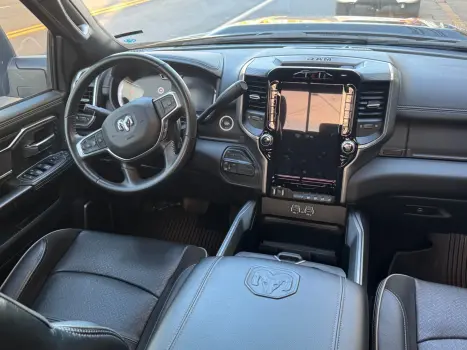 RAM 2500 6.7 I6 24V SLT CABINE DUPLA TURBO DIESEL NIGHT EDITION 4X4 AUTOM�TICO, Foto 16