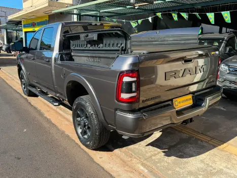 RAM 2500 6.7 I6 24V SLT CABINE DUPLA TURBO DIESEL NIGHT EDITION 4X4 AUTOM�TICO, Foto 3