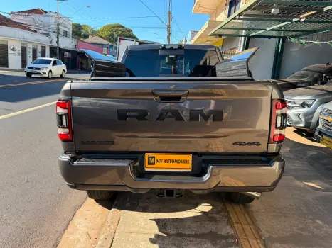 RAM 2500 6.7 I6 24V SLT CABINE DUPLA TURBO DIESEL NIGHT EDITION 4X4 AUTOM�TICO, Foto 6