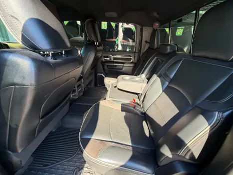RAM 2500 6.7 I6 24V SLT CABINE DUPLA TURBO DIESEL NIGHT EDITION 4X4 AUTOM�TICO, Foto 9