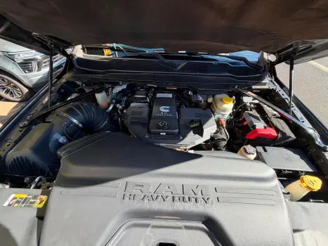 RAM 2500 6.7 I6 24V SLT CABINE DUPLA TURBO DIESEL NIGHT EDITION 4X4 AUTOM�TICO, Foto 10
