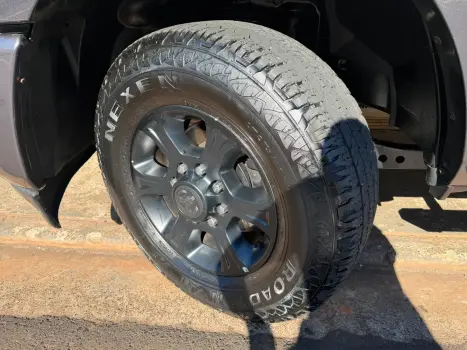 RAM 2500 6.7 I6 24V SLT CABINE DUPLA TURBO DIESEL NIGHT EDITION 4X4 AUTOM�TICO, Foto 12