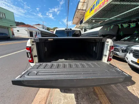 RAM 2500 6.7 I6 24V SLT CABINE DUPLA TURBO DIESEL NIGHT EDITION 4X4 AUTOM�TICO, Foto 14