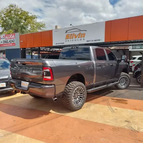 RAM 2500 6.7 I6 24V SLT CABINE DUPLA TURBO DIESEL NIGHT EDITION 4X4 AUTOMÁTICO, Foto 4