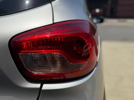 RENAULT Kwid 1.0 12V 4P SCE FLEX OUTSIDER, Foto 10