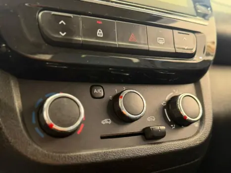 RENAULT Kwid 1.0 12V 4P SCE FLEX OUTSIDER, Foto 15