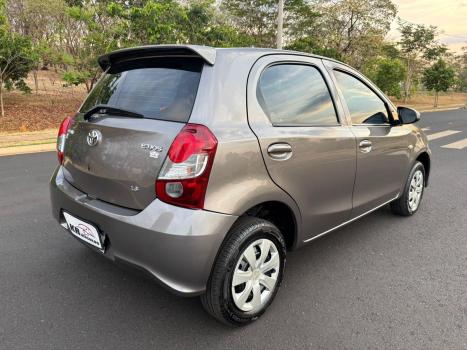 TOYOTA Etios Hatch 1.3 16V 4P FLEX, Foto 4