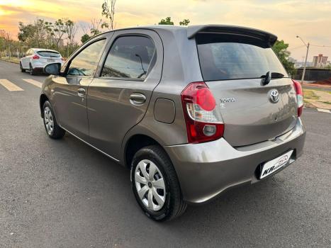 TOYOTA Etios Hatch 1.3 16V 4P FLEX, Foto 6