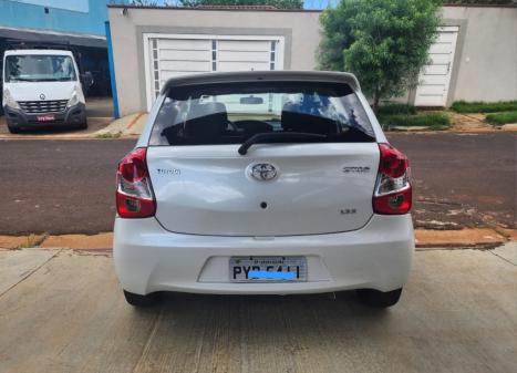 TOYOTA Etios Hatch 1.3 16V 4P FLEX X, Foto 2