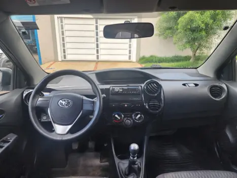 TOYOTA Etios Hatch 1.3 16V 4P FLEX X, Foto 3