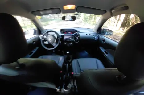 TOYOTA Etios Hatch 1.5 16V 4P FLEX L, Foto 6