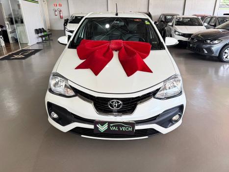 TOYOTA Etios Sedan 1.5 16V 4P FLEX PLATINUM AUTOM�TICO, Foto 2