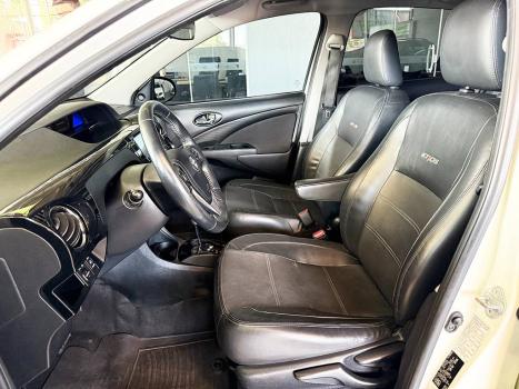 TOYOTA Etios Sedan 1.5 16V 4P FLEX PLATINUM AUTOM�TICO, Foto 4