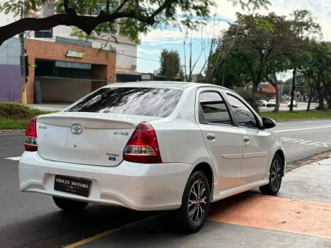 TOYOTA Etios Sedan 1.5 16V 4P FLEX PLATINUM AUTOM�TICO, Foto 6