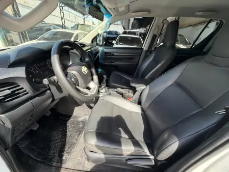 TOYOTA Hilux Caminhonete 2.8 16V 4P POWER PACK TURBO DIESEL 4X4 CABINE DUPLA, Foto 8