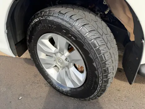 TOYOTA Hilux Caminhonete 2.8 16V 4P POWER PACK TURBO DIESEL 4X4 CABINE DUPLA, Foto 10