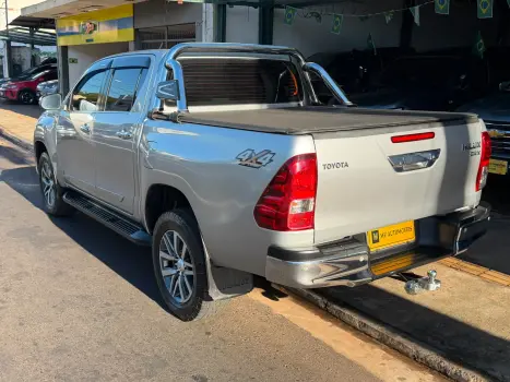 TOYOTA Hilux Caminhonete 2.8 16V SRX 4X4 DIESEL CABINE DUPLA AUTOM�TICO, Foto 3