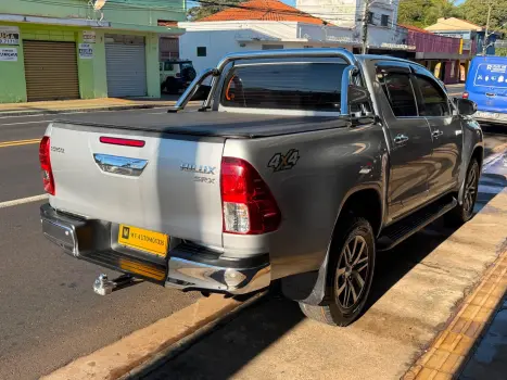 TOYOTA Hilux Caminhonete 2.8 16V SRX 4X4 DIESEL CABINE DUPLA AUTOM�TICO, Foto 4
