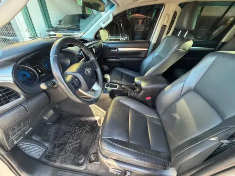 TOYOTA Hilux Caminhonete 2.8 16V SRX 4X4 DIESEL CABINE DUPLA AUTOM�TICO, Foto 8