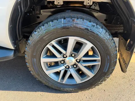 TOYOTA Hilux Caminhonete 2.8 16V SRX 4X4 DIESEL CABINE DUPLA AUTOM�TICO, Foto 12