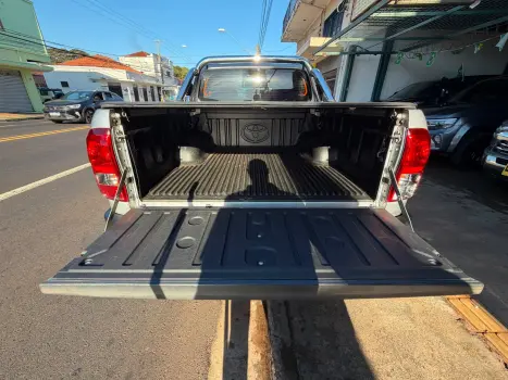 TOYOTA Hilux Caminhonete 2.8 16V SRX 4X4 DIESEL CABINE DUPLA AUTOM�TICO, Foto 14