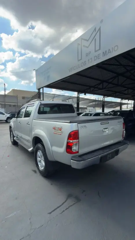 TOYOTA Hilux Caminhonete 2.7 16V 4P SRV FLEX 4X4  CABINE DUPLA AUTOMÁTICO, Foto 4