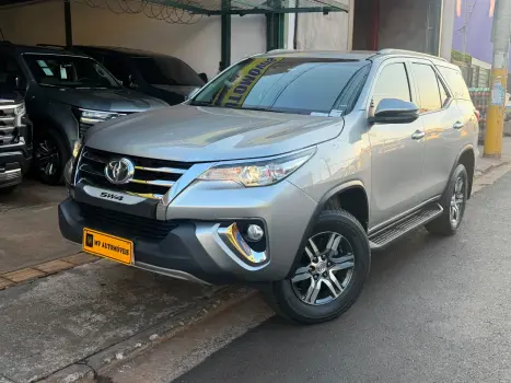 TOYOTA Hilux SW4 2.7 16V 4P FLEX SRV 7 LUGARES AUTOM�TICO, Foto 1