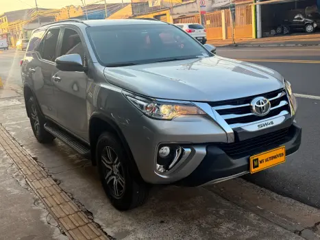 TOYOTA Hilux SW4 2.7 16V 4P FLEX SRV 7 LUGARES AUTOM�TICO, Foto 2