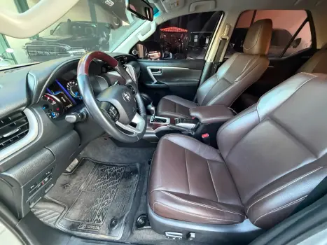 TOYOTA Hilux SW4 2.7 16V 4P FLEX SRV 7 LUGARES AUTOM�TICO, Foto 8