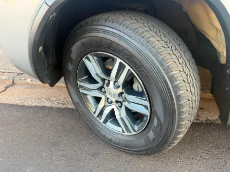 TOYOTA Hilux SW4 2.7 16V 4P FLEX SRV 7 LUGARES AUTOM�TICO, Foto 12