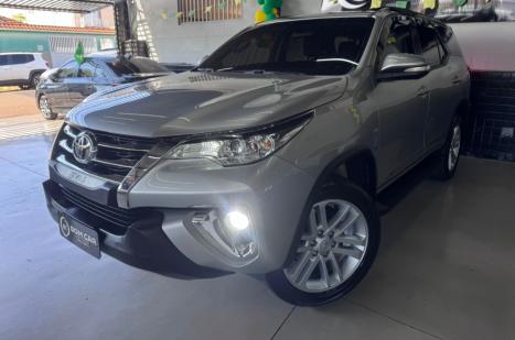 TOYOTA Hilux SW4 2.7 16V 4P FLEX SR 7 LUGARES AUTOM�TICO, Foto 1