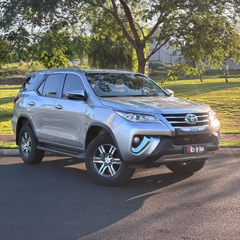 TOYOTA Hilux SW4 2.7 16V 4P FLEX SRV 7 LUGARES AUTOMÁTICO, Foto 1