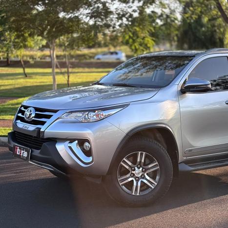 TOYOTA Hilux SW4 2.7 16V 4P FLEX SRV 7 LUGARES AUTOMÁTICO, Foto 2