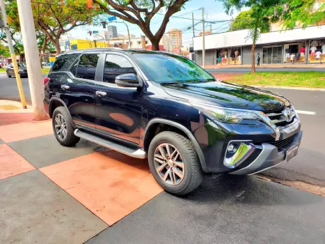 TOYOTA Hilux SW4 2.8 16V 4P SRX 4X4 7 LUGARES TURBO DIESEL AUTOMTICO, Foto 3