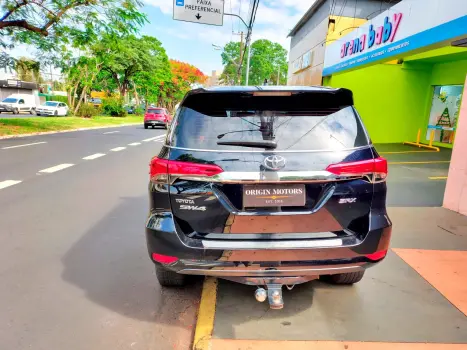 TOYOTA Hilux SW4 2.8 16V 4P SRX 4X4 7 LUGARES TURBO DIESEL AUTOMTICO, Foto 5