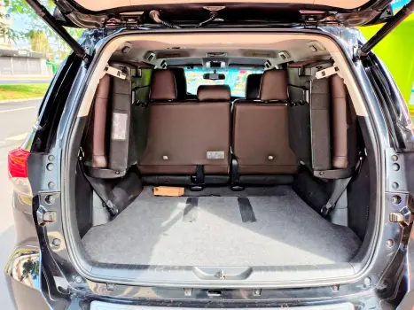 TOYOTA Hilux SW4 2.8 16V 4P SRX 4X4 7 LUGARES TURBO DIESEL AUTOMTICO, Foto 10