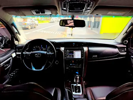 TOYOTA Hilux SW4 2.8 16V 4P SRX 4X4 7 LUGARES TURBO DIESEL AUTOMTICO, Foto 13