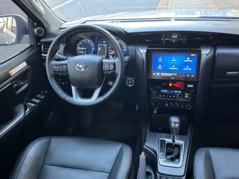 TOYOTA Hilux SW4 2.8 16V 4P SRX PLATINUM 4X4 7 LUGARES TURBO DIESEL AUTOM�TICO, Foto 16