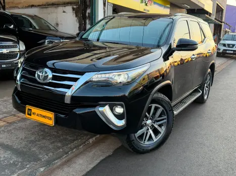 TOYOTA Hilux SW4 2.8 4P SRX 4X4 TURBO DIESEL AUTOM�TICO, Foto 1