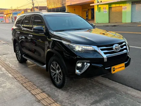 TOYOTA Hilux SW4 2.8 4P SRX 4X4 TURBO DIESEL AUTOM�TICO, Foto 2