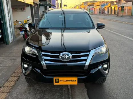 TOYOTA Hilux SW4 2.8 4P SRX 4X4 TURBO DIESEL AUTOM�TICO, Foto 5