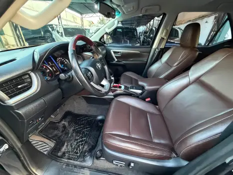 TOYOTA Hilux SW4 2.8 4P SRX 4X4 TURBO DIESEL AUTOM�TICO, Foto 8