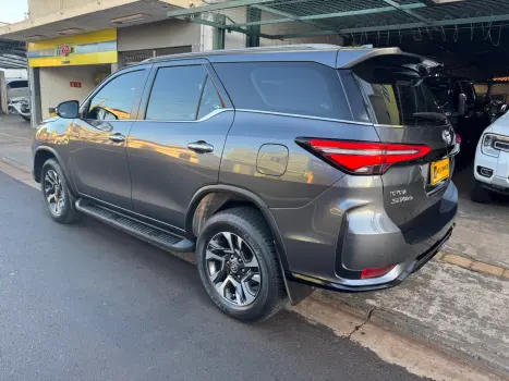 TOYOTA Hilux SW4 2.8 16V 4P SRX PLATINUM 4X4 7 LUGARES TURBO DIESEL AUTOM�TICO, Foto 3