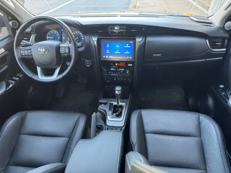 TOYOTA Hilux SW4 2.8 16V 4P SRX PLATINUM 4X4 7 LUGARES TURBO DIESEL AUTOM�TICO, Foto 7