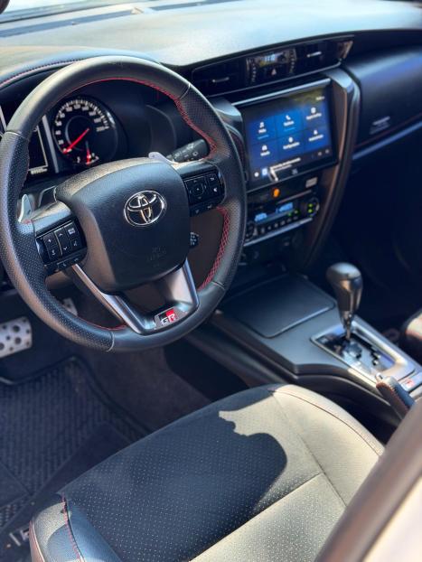 TOYOTA Hilux SW4 2.8 16V 4P GR-S 7 LUGARES 4X4 TURBO DIESEL AUTOM�TICO, Foto 16