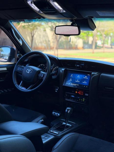 TOYOTA Hilux SW4 2.8 16V 4P GR-S 7 LUGARES 4X4 TURBO DIESEL AUTOM�TICO, Foto 19